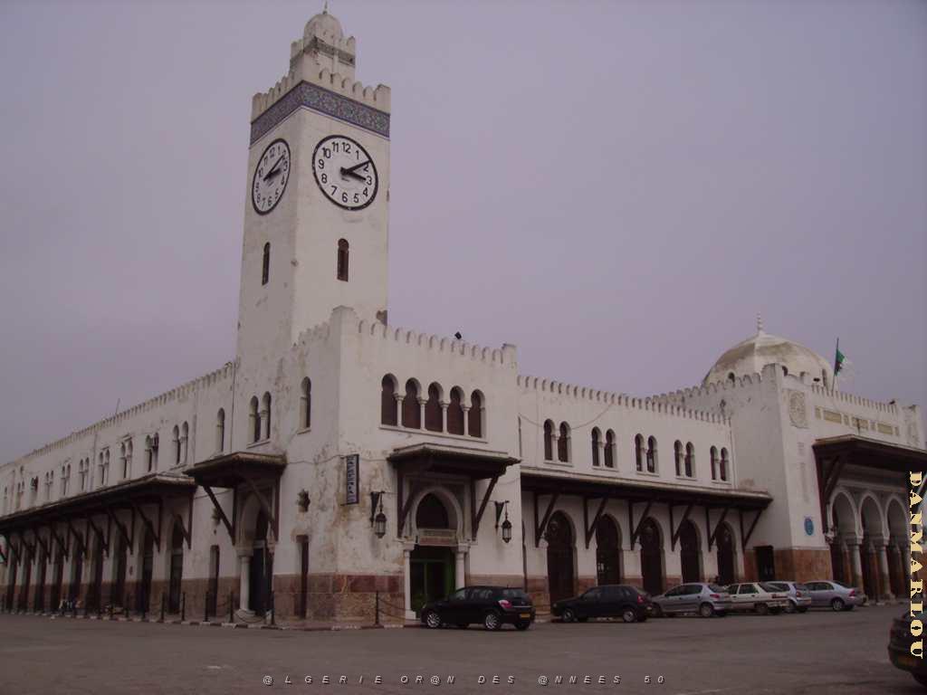 ORAN LA GARE PAS EN BON ETAT.JPG